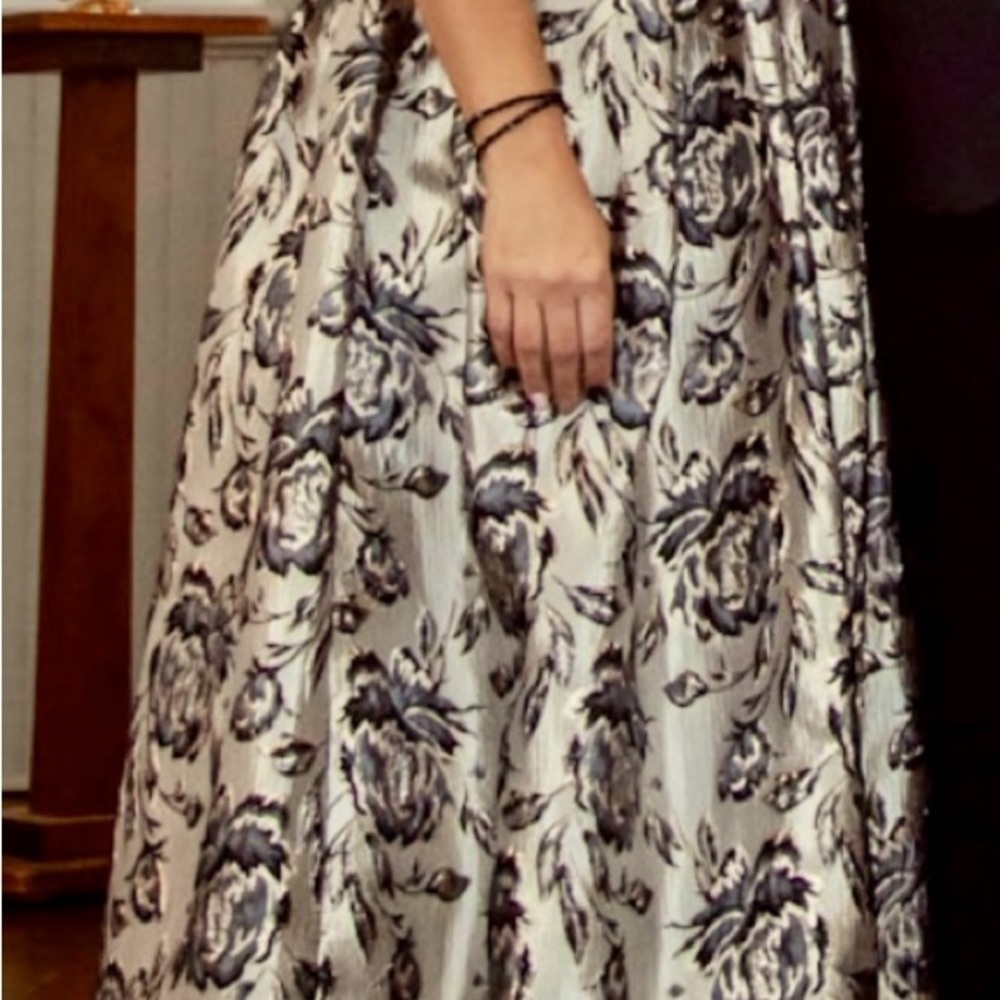 Formal gown - Picture 5 of 5